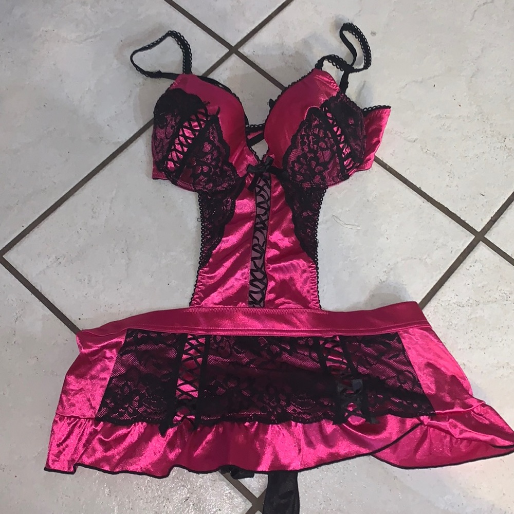 Brand Native shape sexy wear 36 C Large like new has no tags
